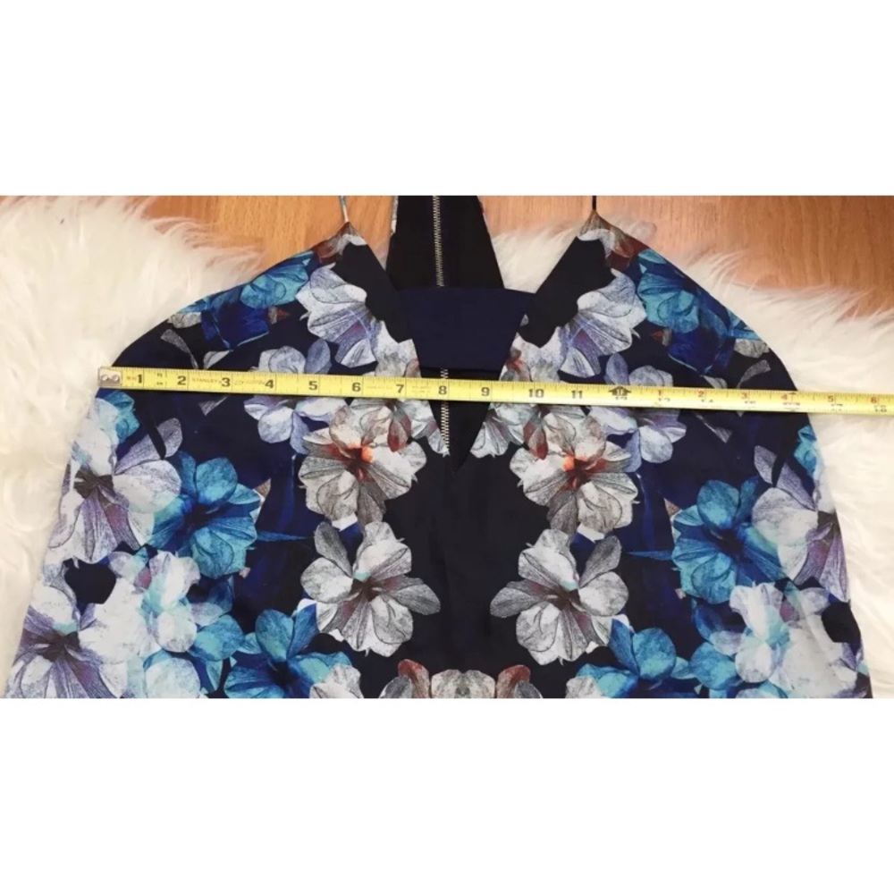 Finders Keepers Blue Floral Tank - Picture 4 of 6
